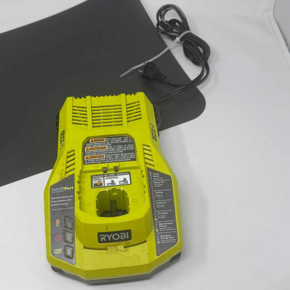 Ryobi One+ P117 Dual Chemistry Intelliport Charger